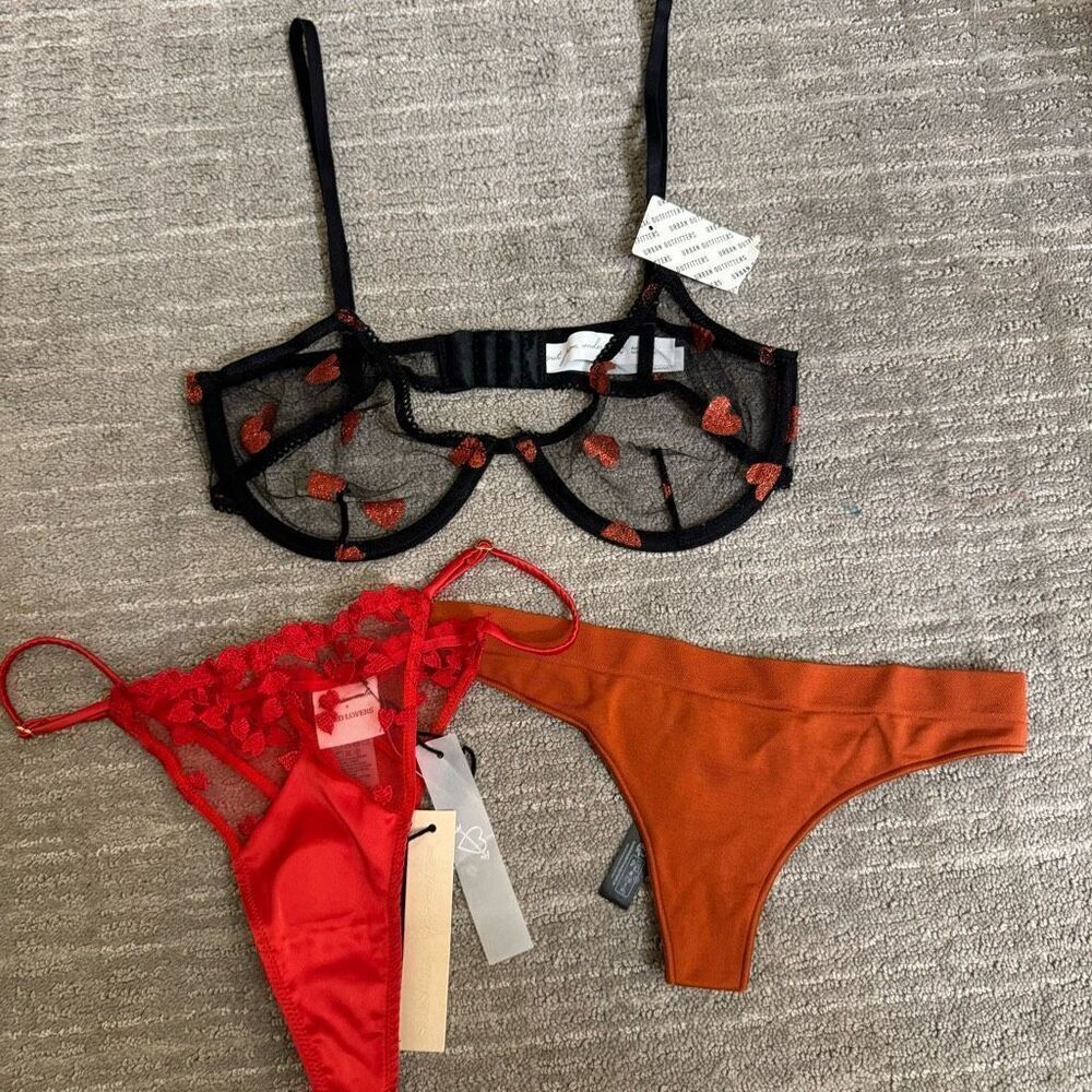 Urban Outfitters Valentines Day Red Hearts Bra Panties Bundle NWT 34C XS
